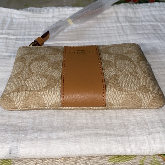 Coach signature corner zip wristlet - Picture 13 of 14